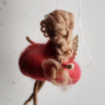 Лялечка сувенір ангел з вовни в пишній рожевій сукні