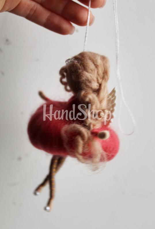 Лялечка сувенір ангел з вовни в пишній рожевій сукні Лялечка сувенір ангел з вовни в пишній рожевій сукні