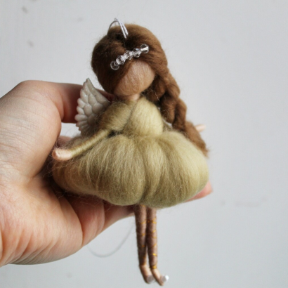 Сувенірна лялька дитяча ангел в пишній сукні підвіска