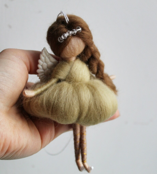 Сувенірна лялька дитяча ангел в пишній сукні підвіска