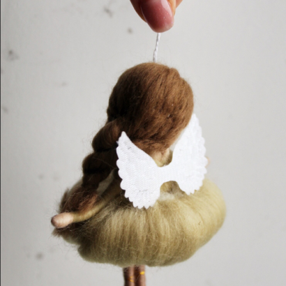 Сувенірна лялька дитяча ангел в пишній сукні підвіска