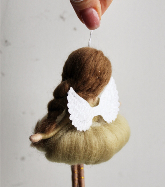 Сувенірна лялька дитяча ангел в пишній сукні підвіска