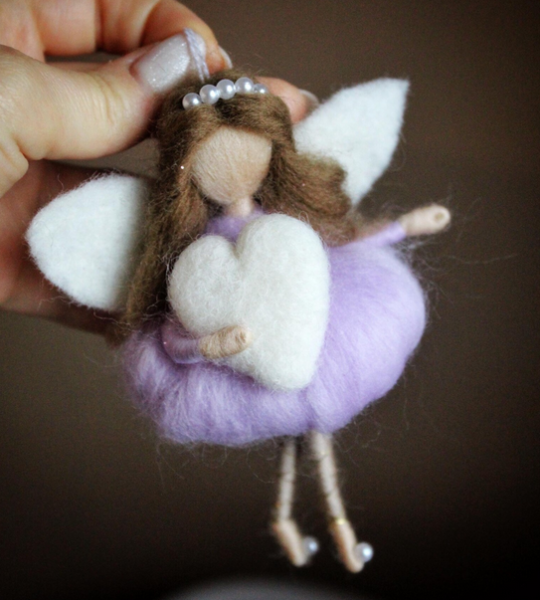 Лялька ангел з крилами підвіска валентинка з сердечком