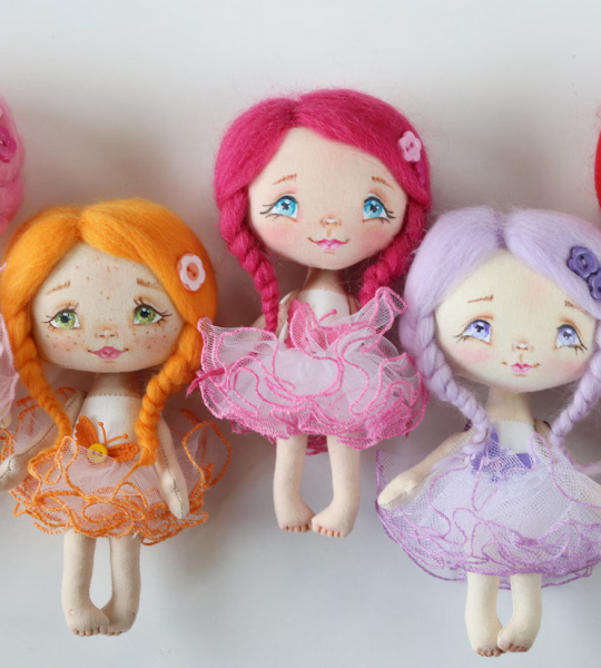 Лялька сувенірна з помаранчевим волоссям танцюристка