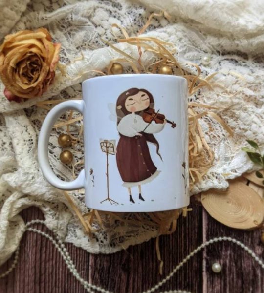 Сувенірна керамічна чашка дівчина фея зі скрипкою