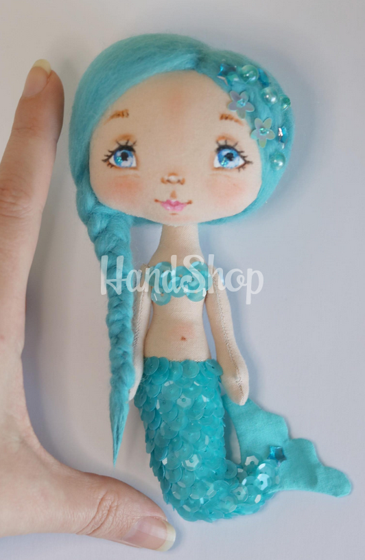 Сувенірна лялька русалонька з довгим волоссям косою Сувенірна лялька русалонька з довгим волоссям косою