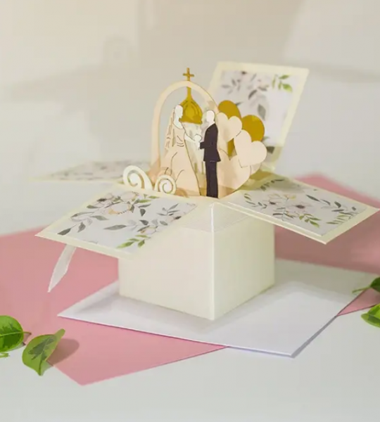 Весільна листівка у коробочці 3d церква, арка з молодятами
