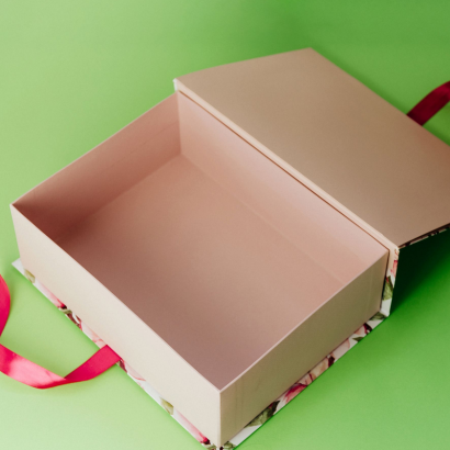 Велика подарункова коробка для одягу, солодощів, пляшок