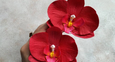 Стиль в деталях: нежные резинки для волос с фоамирановыми цветами для маленьких модниц