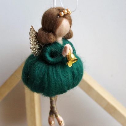 Різдвяна лялечка ангел з вовни підвіска в зеленій сукні 2026