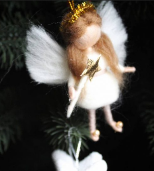 Новорічна лялька підвіска ангел з вовни на ниточці 2025