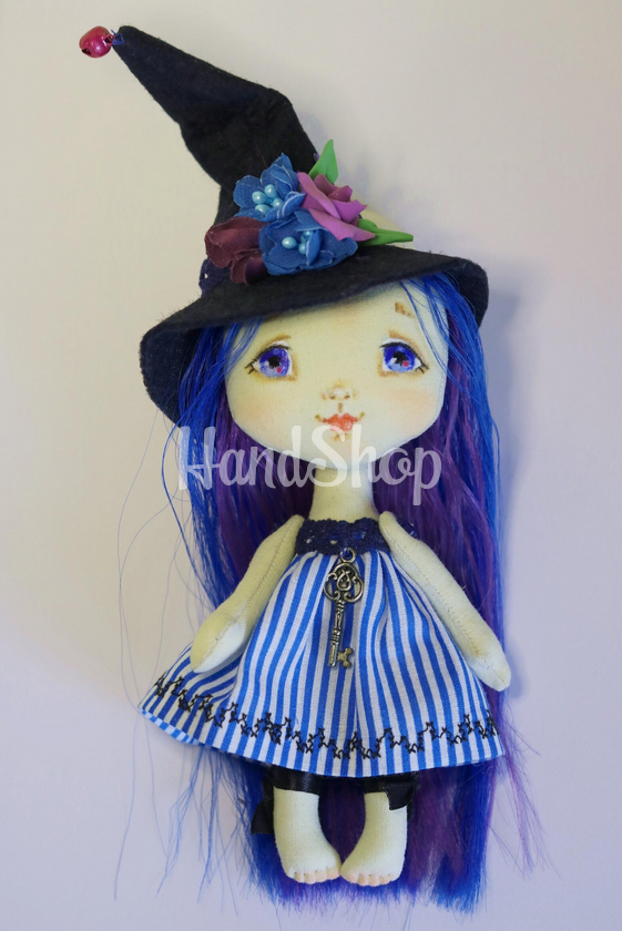 Авторська інтер’єрна лялька відьмочка з синім волоссям Авторська інтер’єрна лялька відьмочка з синім волоссям