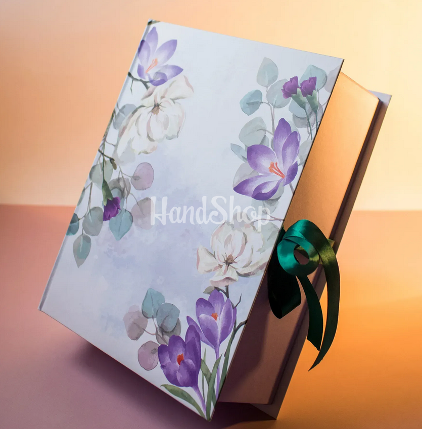 Подарункова коробка для одягу, солодощів, пляшок квіти крокуси Подарункова коробка для одягу, солодощів, пляшок квіти крокуси