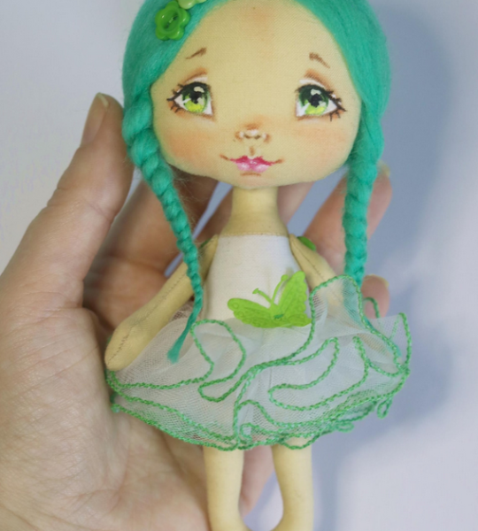 Маленька текстильна лялька сувенірна з бірюзовим волоссям