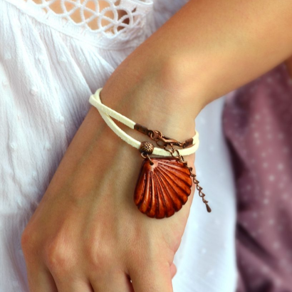 Дерев’яний кулон морська мушля на замшевому шнурку