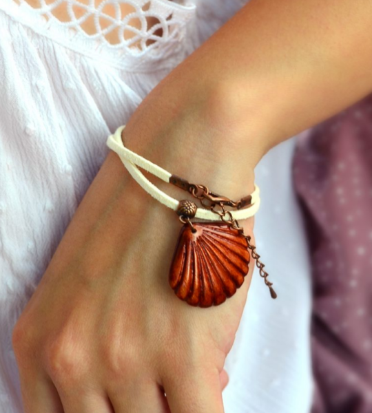 Дерев’яний кулон морська мушля на замшевому шнурку