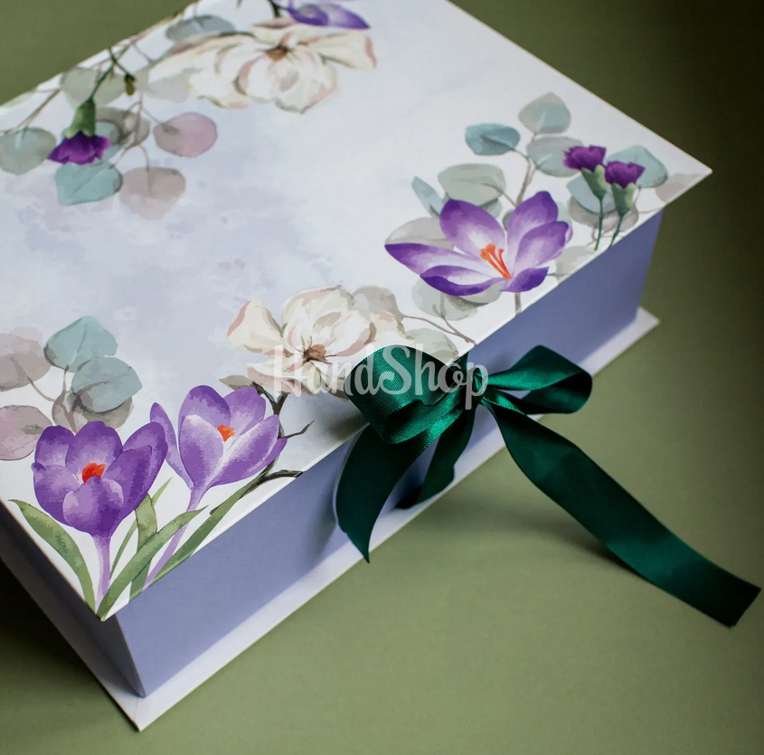 Подарункова коробка для одягу, солодощів, пляшок квіти крокуси Подарункова коробка для одягу, солодощів, пляшок квіти крокуси