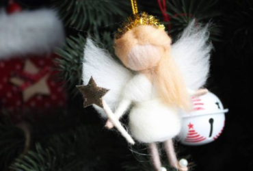 Чарівний ангел на ялинці 2026: авторські сувенірні ляльки з вовни, які створюють атмосферу свята