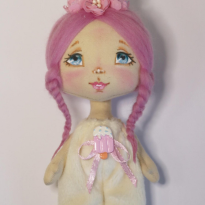 Міні лялька зайка у рожевому плюшевому комбінезоні