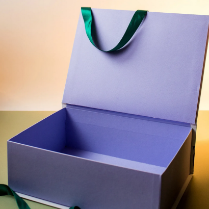 Подарункова коробка для одягу, солодощів, пляшок квіти крокуси