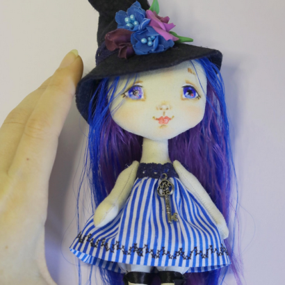 Авторська інтер’єрна лялька відьмочка з синім волоссям