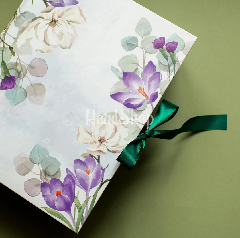 Подарункова коробка для одягу, солодощів, пляшок квіти крокуси Подарункова коробка для одягу, солодощів, пляшок квіти крокуси