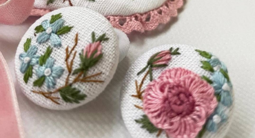 Шедеври ручної вишивки: унікальні дитячі парні резиночки для волосся рожеві англійські троянди