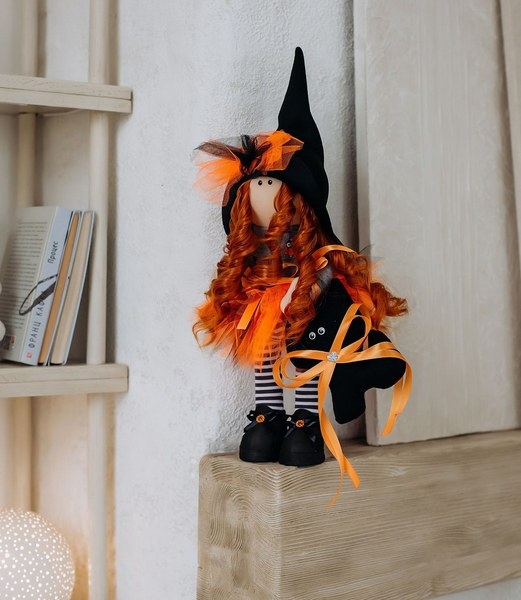 Лялька відьма кучерява руда в ковпаку з котиком Halloween