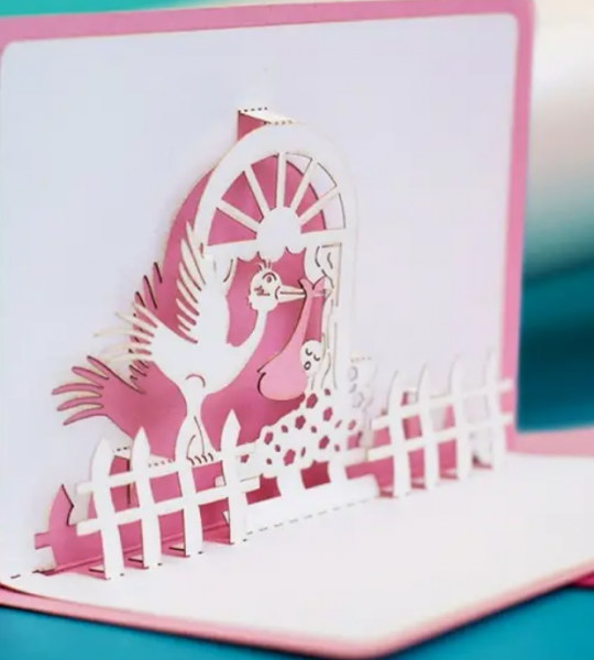 Рожева листівка об’ємна з днем ​​народження дівчинці