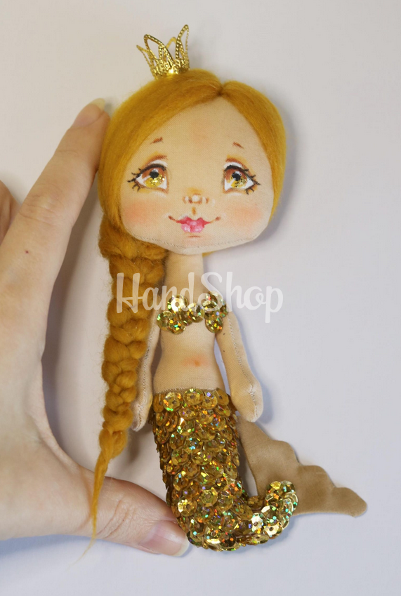 Новорічна сувенірна лялька русалочка з короною Новорічна сувенірна лялька русалочка з короною