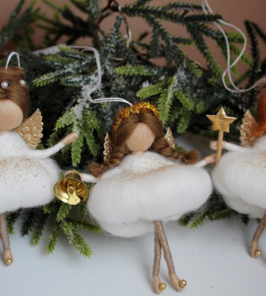 Різдвяна лялька з вовни в білій сукні ангел підвіска 2026