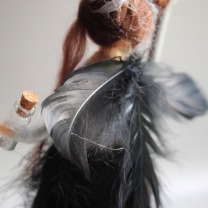 Авторська сувенірна лісова відьма з зіллям на підставці