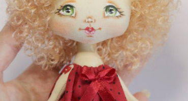 Зануріться у чарівний світ дитячих іграшок: лялька Мінні Маус - маленька кудряве диво з щасливими мріями