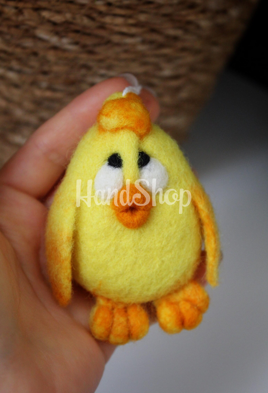 Великодня підвіска жовта ципа, яєчко з квіточкою, сердечко з вовни Великодня підвіска жовта ципа, яєчко з квіточкою, сердечко з вовни