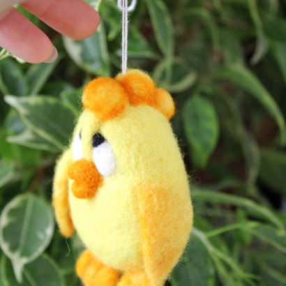 Великодня підвіска жовта ципа, яєчко з квіточкою, сердечко з вовни