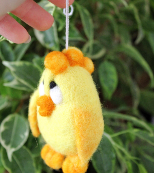 Великодня підвіска жовта ципа, яєчко з квіточкою, сердечко з вовни