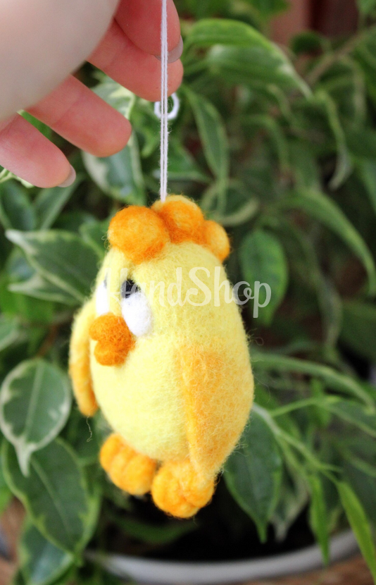 Великодня підвіска жовта ципа, яєчко з квіточкою, сердечко з вовни Великодня підвіска жовта ципа, яєчко з квіточкою, сердечко з вовни