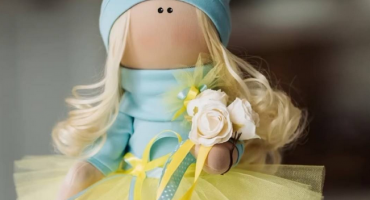 Велика авторська інтер'єрна лялька білявка в українському образі - дотик традицій у вашому інтер'єрі