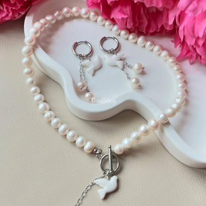 Намисто кольє річкові перли та біла голубка з полімерної глини