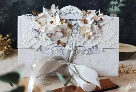 Ніжна симфонія весільного дня: конверт/листівка з квітковим декором та унікальними деталями для ваших побажань молодятам