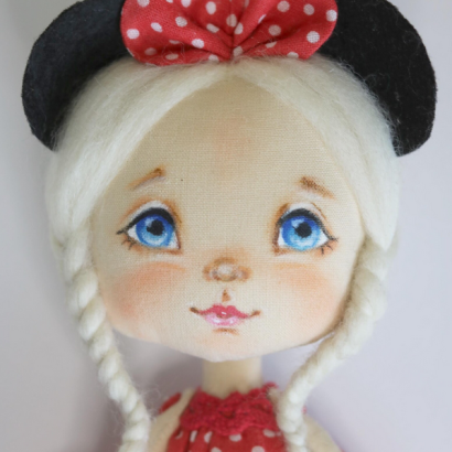 Лялька авторська маленька сувенірна білявка Мінні Маус