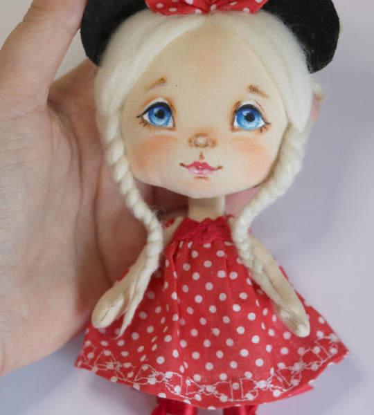 Лялька авторська маленька сувенірна білявка Мінні Маус