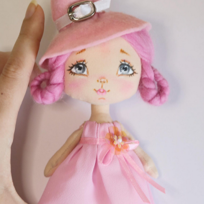 Відьмочка інтер’єрна лялька з рожевим волоссям