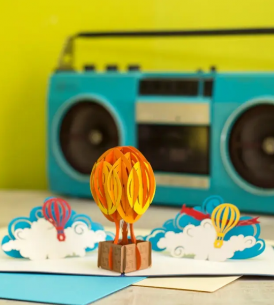 Листівка авторська дизайнерська 3d повітряні кулі