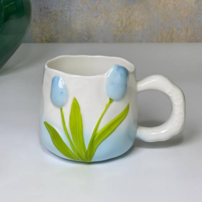 Велика чашка біла керамічна з квітами тюльпани (на вибір!)