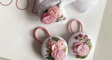Заплетіть красу: вишукані дитячі резинки для волосся з ексклюзивною вишивкою - рожеві англійські троянди