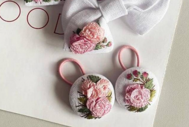 Заплетіть красу: вишукані дитячі резинки для волосся з ексклюзивною вишивкою - рожеві англійські троянди