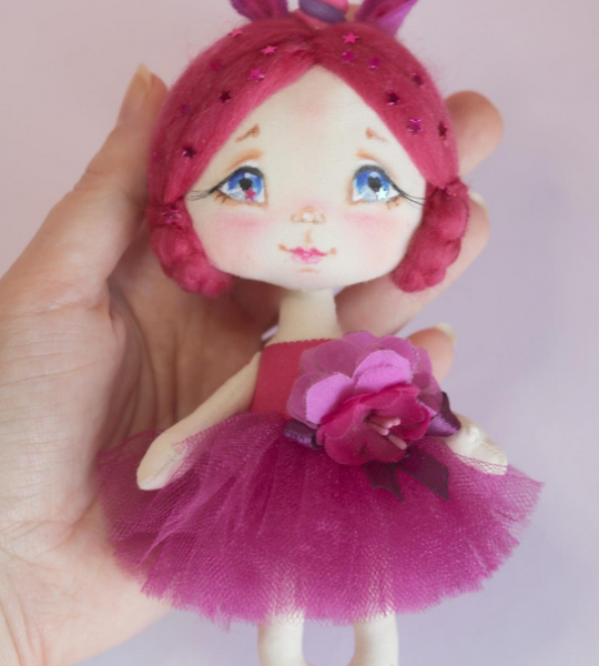 Дитяча маленька лялька єдиноріжка своїми руками у сукні