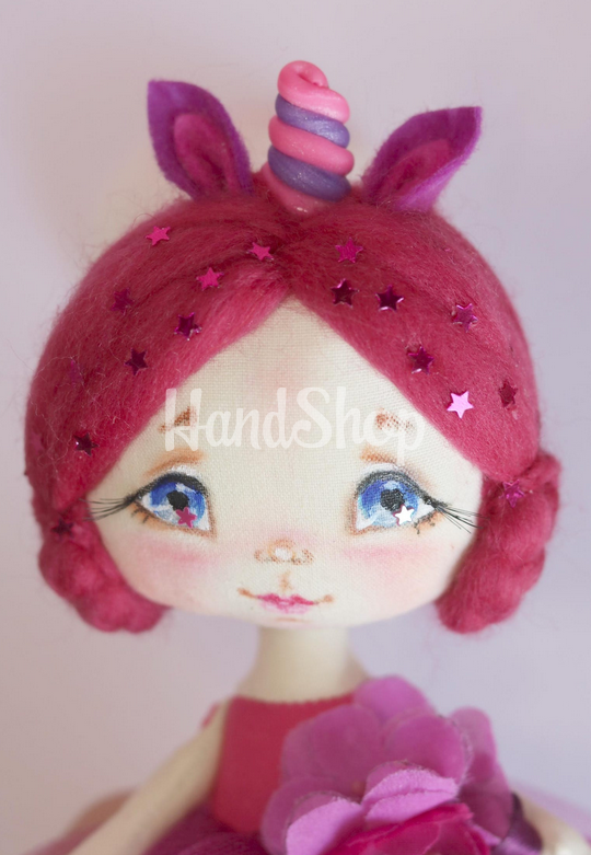 Дитяча маленька лялька єдиноріжка своїми руками у сукні Дитяча маленька лялька єдиноріжка своїми руками у сукні