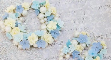 Патріотичні прикраси ручної роботи: браслет та сережки з жовто-блакитними квітами, що виражають гордість та красу